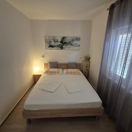 Apartman Davorka Karlobag Exterior foto